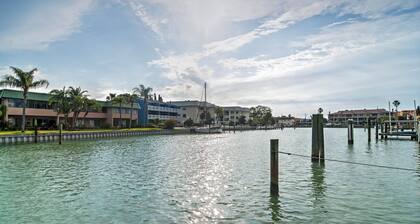 Quiet Cottage < 1/2 Mi to Gulf Coast & Boardwalk!