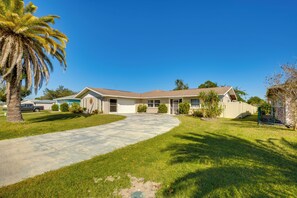 Interior - 4 Mi to Port Charlotte Beach Park: Gem w/ Pool (Port Charlotte)