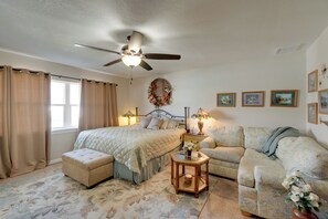 Interior - 4 Mi to Port Charlotte Beach Park: Gem w/ Pool (Port Charlotte)