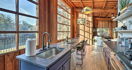 Fort White Retreat: Deck & River Access!