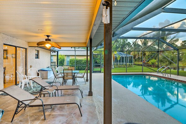 House (2 Bedrooms) | Interior - Waterfront Port St Lucie Home w/ Lanai & Pool (Port Saint Lucie)