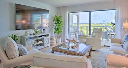 Stuart Condo at Beachfront Resort w/ Ocean Views