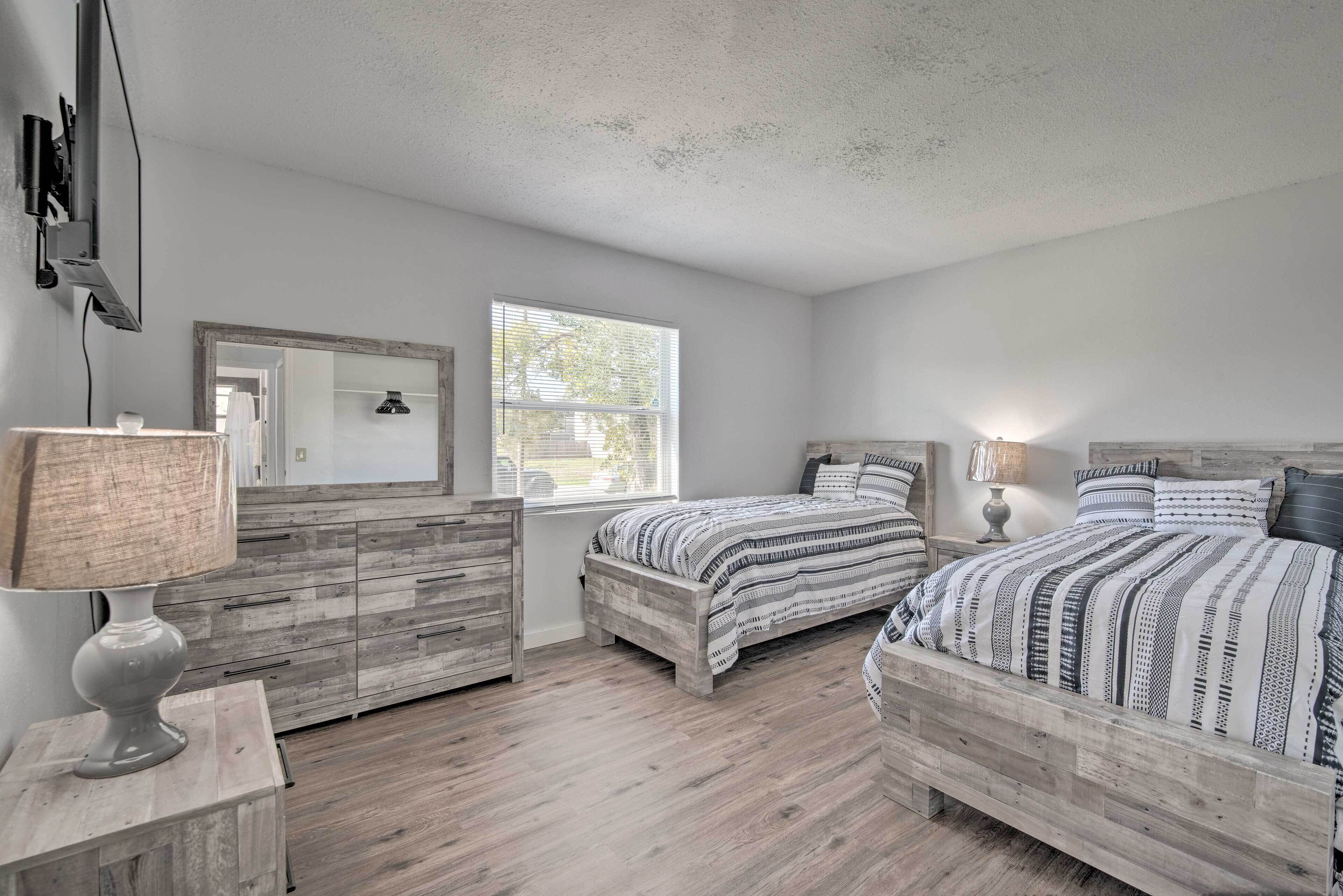 Quiet Spring Hill House w/ Big Yard & Grill!