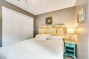 Cottage (2 Bedrooms) | Interior - 1 Mi to Lake Dora: Cottage w/ Shared Yard & Patio! (Mount Dora)