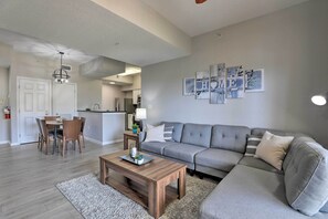 Interior - Luxury Orlando Escape - 4 Mi to Disney World! (Orlando)