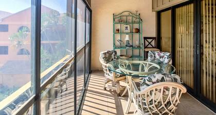 Resort-style Condo w/ Pool: 19 Miles to Fort Myers