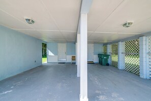 House (3 Bedrooms) | Interior - 2 Mi to Homosassa Springs: Riverfront Home w/ Dock (Homosassa)