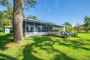 House (3 Bedrooms) | Interior - 2 Mi to Homosassa Springs: Riverfront Home w/ Dock (Homosassa)