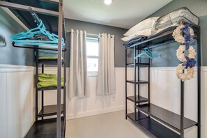 House (3 Bedrooms) | Interior - 2 Mi to Homosassa Springs: Riverfront Home w/ Dock (Homosassa)