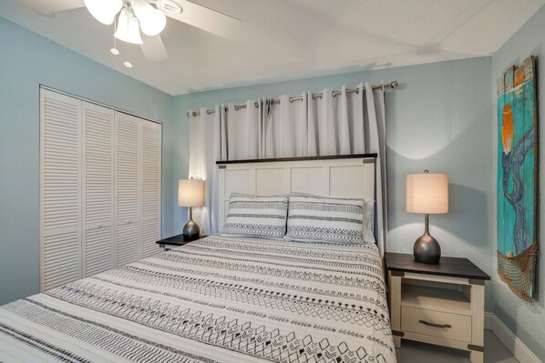 House (3 Bedrooms) | Interior - 2 Mi to Homosassa Springs: Riverfront Home w/ Dock (Homosassa)