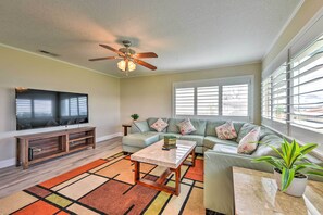 Interior - Riverfront Home w/ Dock & Deck, Pets Welcome! (Jacksonville)