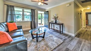 Unclassified image, 4 of 29, button - Riverfront Home w/ Dock & Deck, Pets Welcome! (Jacksonville)
