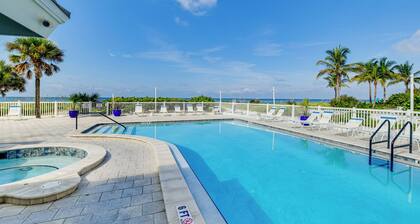 Condo w/ Gulf View! Walk to Redington Beach