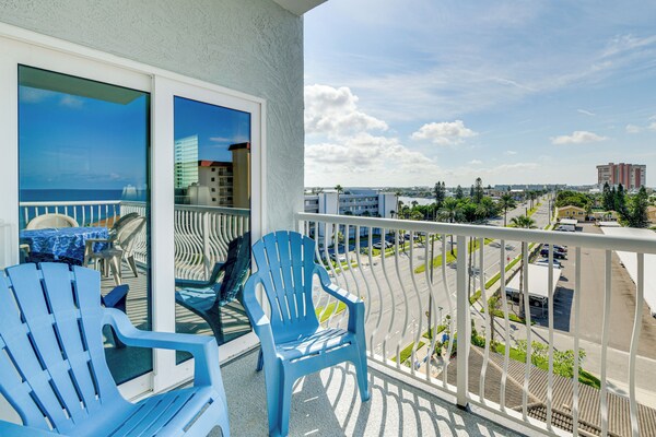 Condo W/ Gulf View! Walk To Redington Beach - Redington Shores, FL