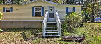 Quincy Home w/ Deck & Outdoor Patio Furniture