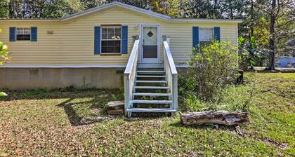 Quincy Home w/ Deck & Outdoor Patio Furniture