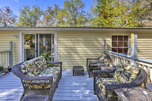 Quincy Home w/ Deck & Outdoor Patio Furniture