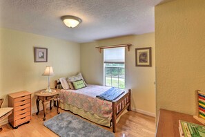 3 kamar tidur, setrika/meja setrika, dan tempat tidur bayi gratis