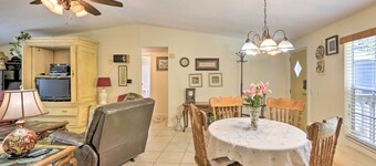 Quincy Home w/ Deck & Outdoor Patio Furniture