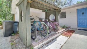 A wooden pergola with bicycles parked underneath. - Dock & Kayaks: Riverfront Dunnellon Home! (Dunnellon)