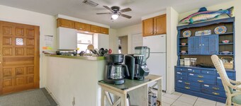 Dock & Kayaks: Riverfront Dunnellon Home!