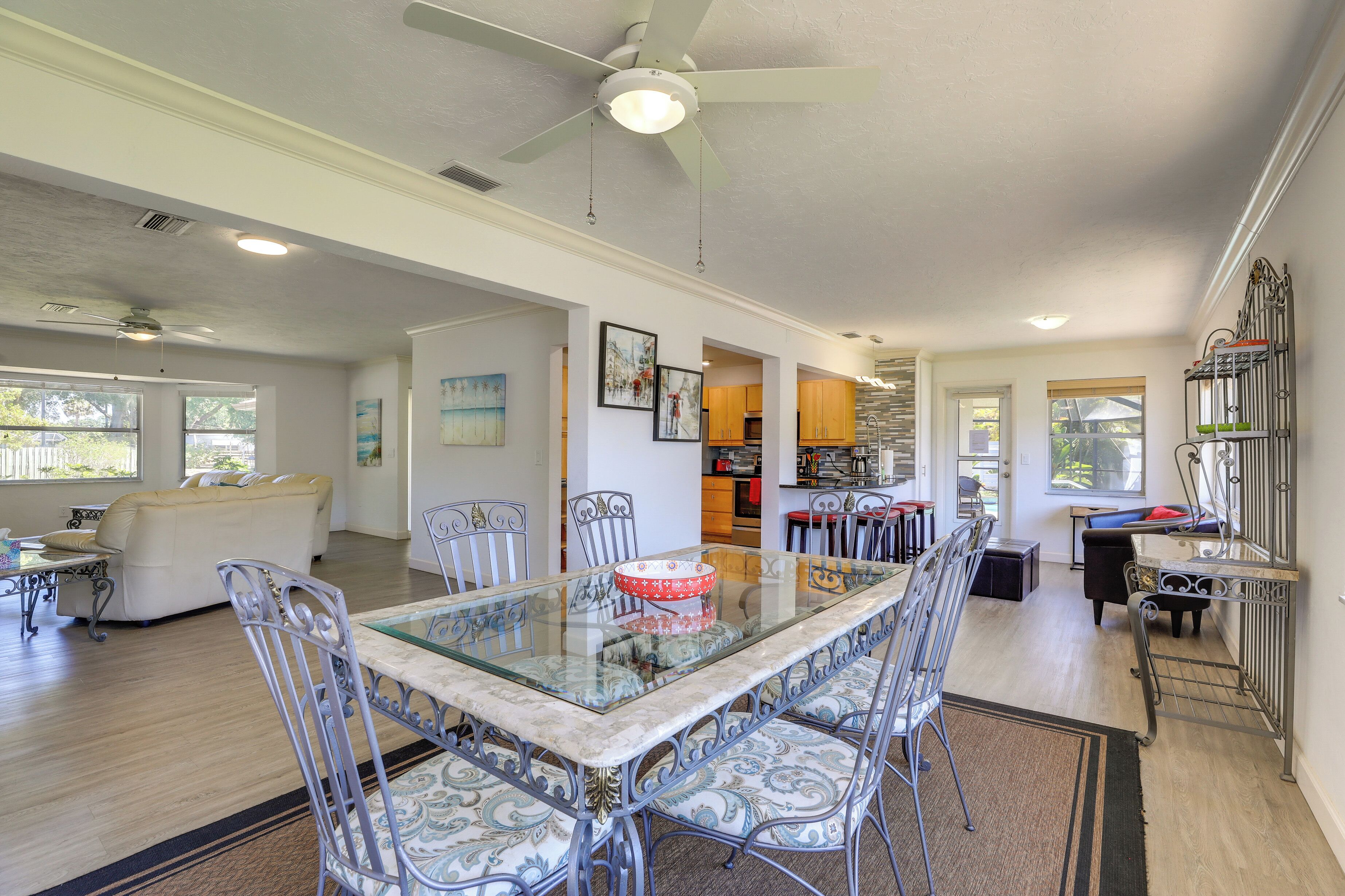 المنشأة من الداخل