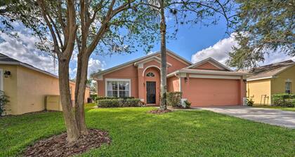 10 Mi to Disney + Heated Pool: Florida Abode!