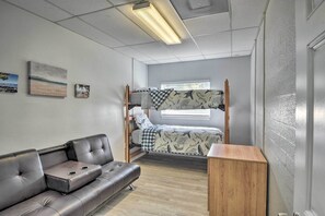 House (5 Bedrooms) | Interior