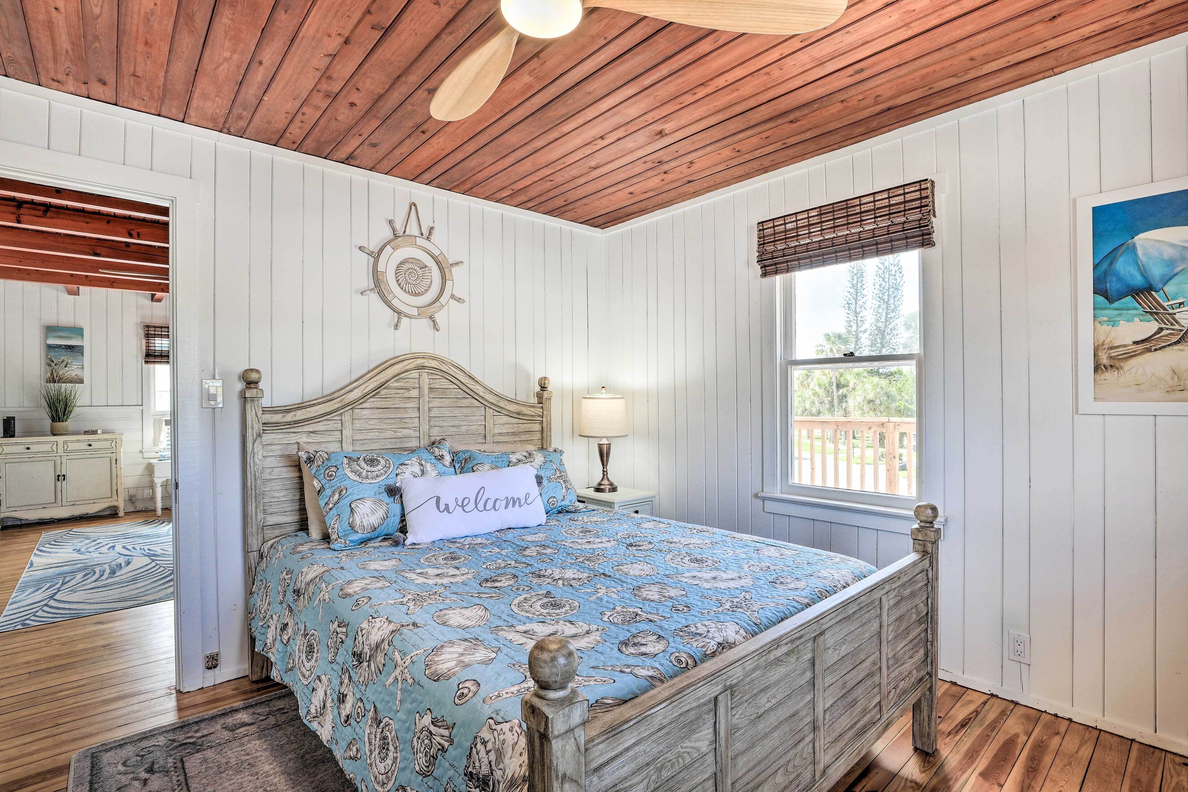 Siesta Key Village Home < Half Mi to Beach!