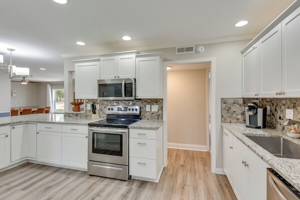 House (5 Bedrooms) | Interior