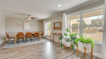 House (5 Bedrooms) | Interior