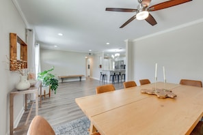 House (5 Bedrooms) | Interior