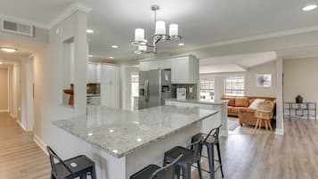 House (5 Bedrooms) | Front of property