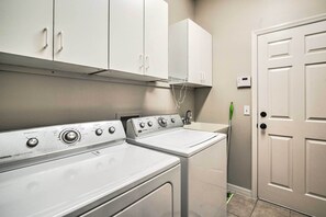 منزل (5 Bedrooms) | المنشأة من الداخل