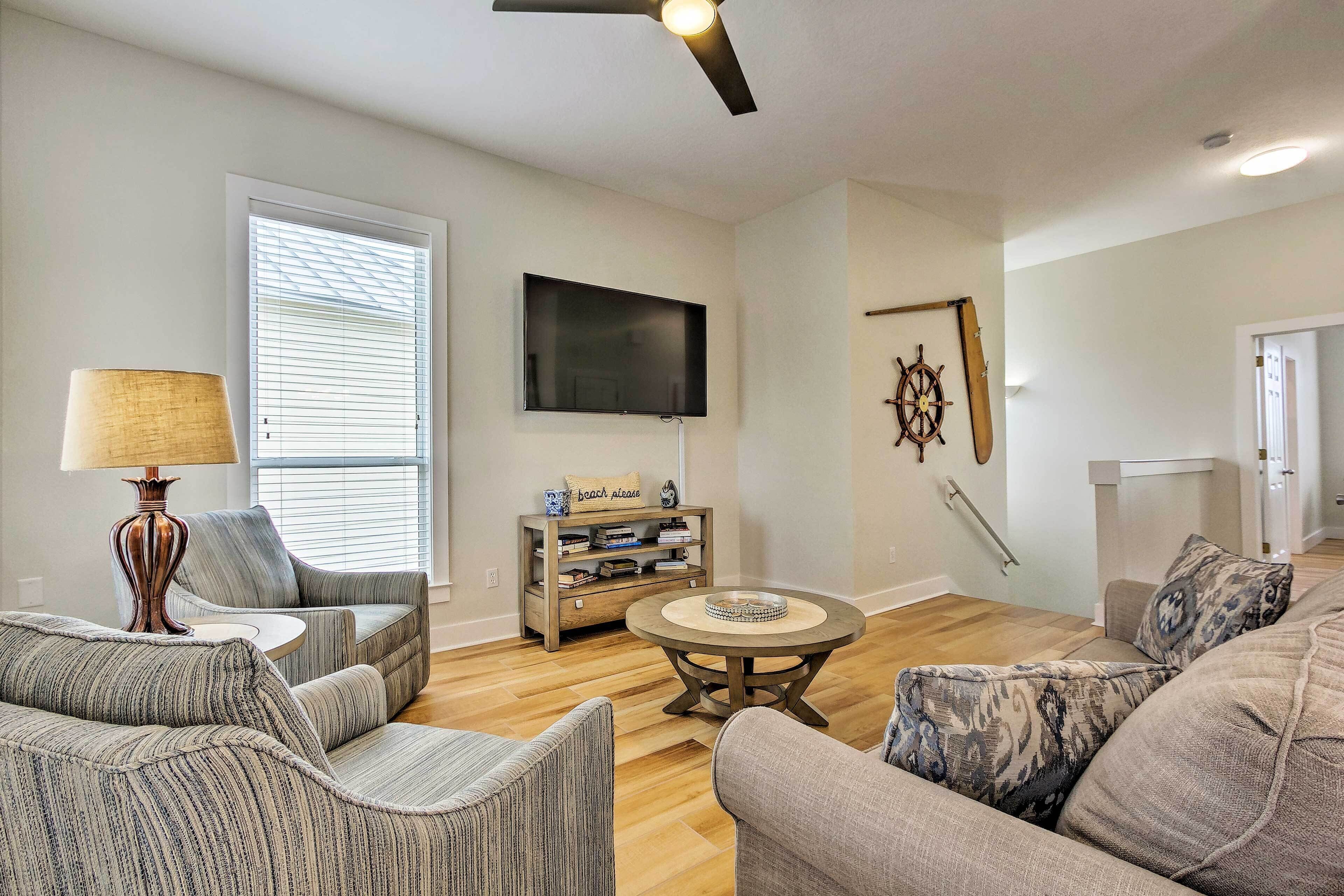 A living room with a TV, a round coffee table, and two sofas.