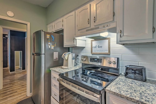 Stellar Fort Walton Retreat ~ 2 Mi to Beach!