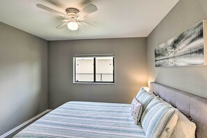 4 bedrooms, free cots/infant beds, bed sheets - Stunning Cape Coral Home w/ Open Floor Plan! (Cape Coral)
