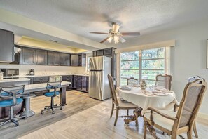 Interior - Sunny Crystal River Home w/ Screened-in Porch (Crystal River)