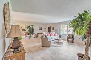 Interior - Sunny Crystal River Home w/ Screened-in Porch (Crystal River)