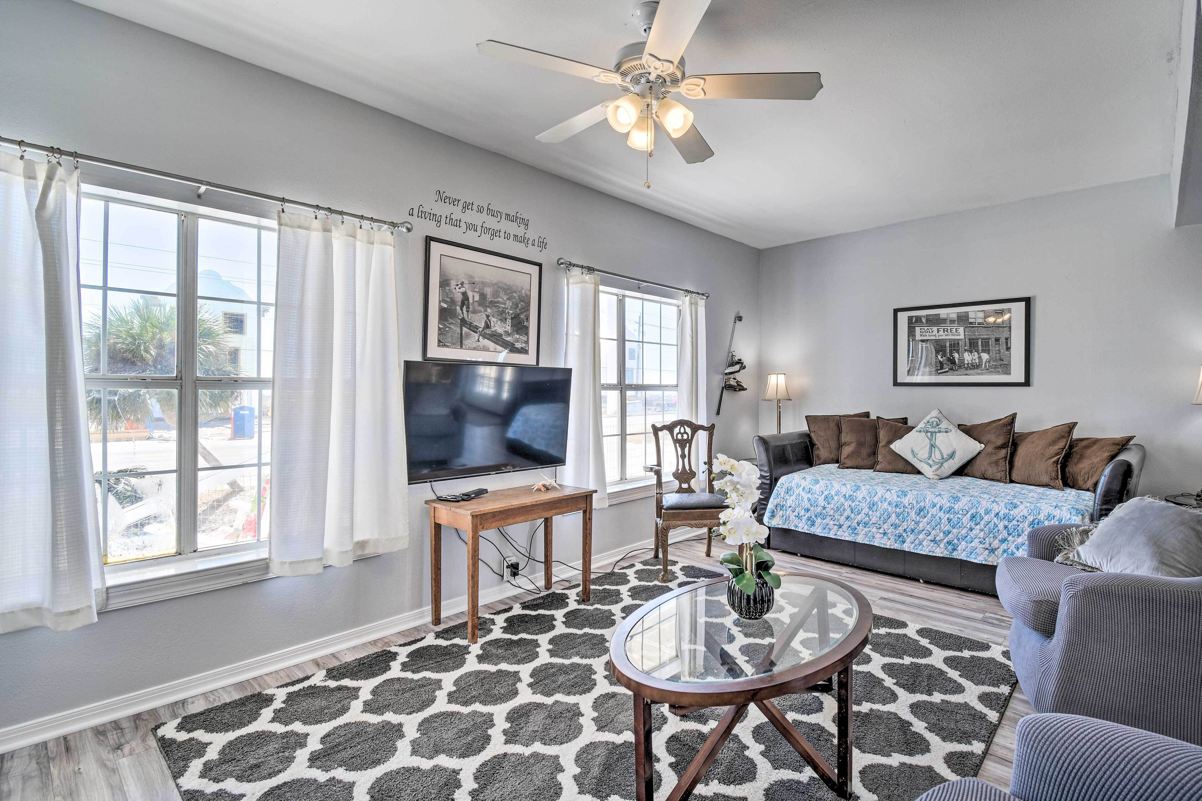 'sunset' - Apartment in Perdido Key w/ Deck!