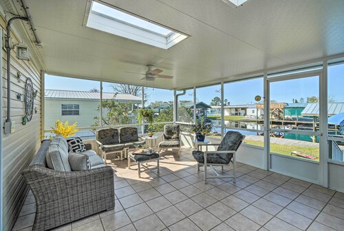 Sunny Waterfront Welaka Home w/ Private Dock!