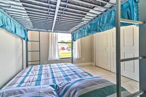 3 bedrooms, iron/ironing board, bed sheets