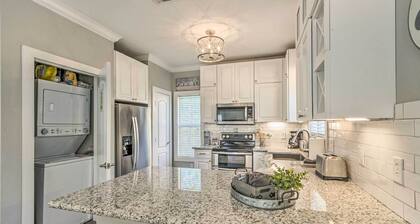 On-site Beach Bar: Sunny Perdido Key Cottage!