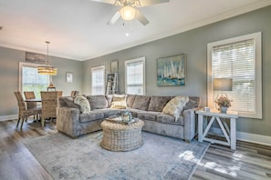 Cottage (2 Bedrooms) | Interior - On-site Beach Bar: Sunny Perdido Key Cottage! (Pensacola)