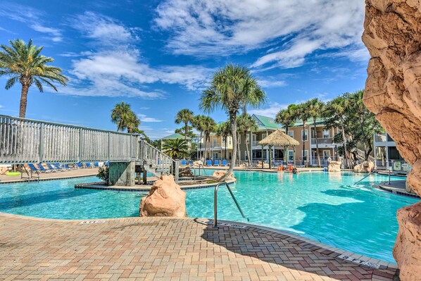 Cottage (2 Bedrooms) | Interior - On-site Beach Bar: Sunny Perdido Key Cottage! (Pensacola)