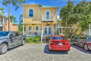 Cottage (2 Bedrooms) | Interior - On-site Beach Bar: Sunny Perdido Key Cottage! (Pensacola)