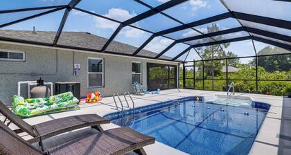 Fairways & MLB Fun! Poolside Haven in Lehigh Acres