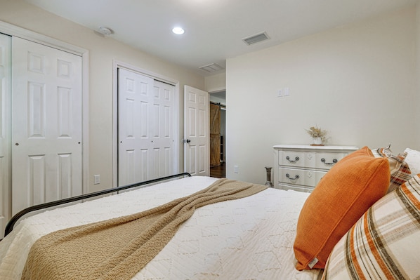 Interior - Fairways & MLB Fun! Poolside Haven in Lehigh Acres (Lehigh Acres)