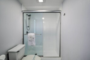 Apartment (2 Bedrooms) | Interior - < Half-mi to Beach: Sunny Isles Resort Condo (Sunny Isles Beach)