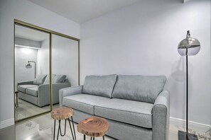 Apartment (2 Bedrooms) | Interior - < Half-mi to Beach: Sunny Isles Resort Condo (Sunny Isles Beach)